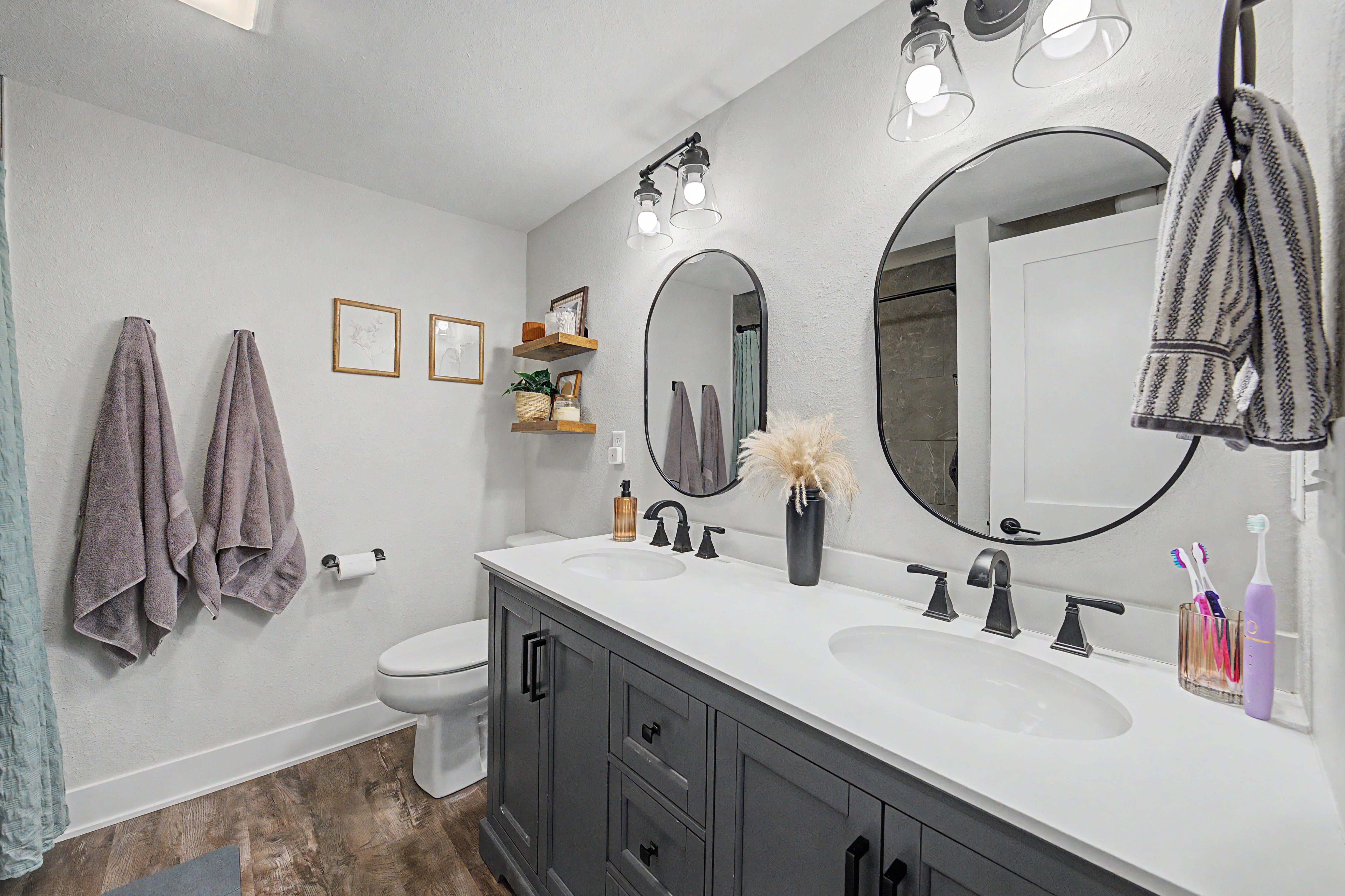 Listing Photo: 406 W Boston Ave, Indianola, IA 50125-18